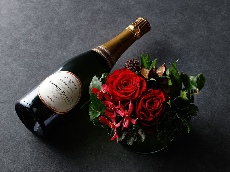 クリスマス フラワーアレンジメント & シャンパーニュ のイメージ